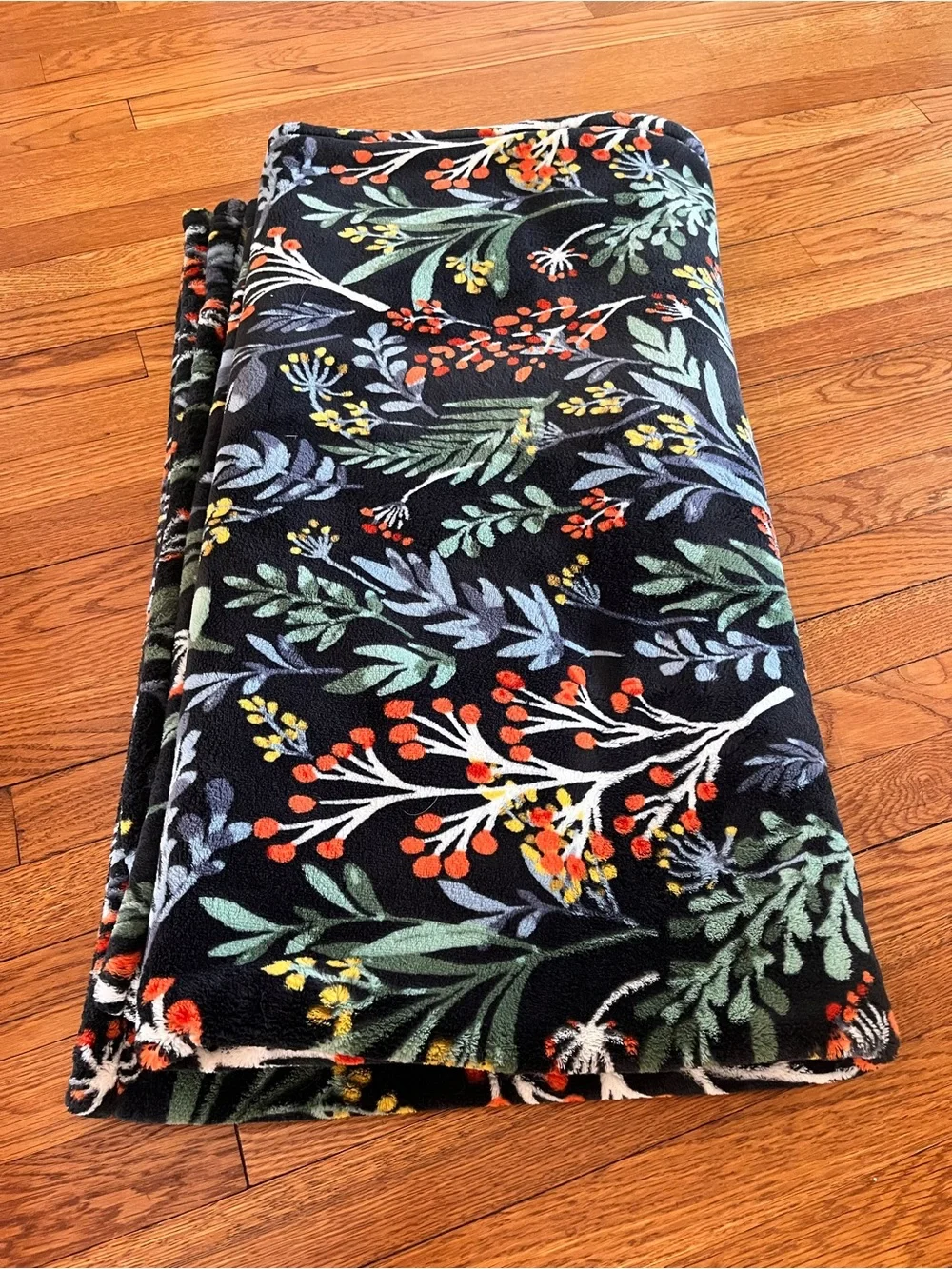 Monte and Jardin luxury collection ultra plush throw blanket navy botanical